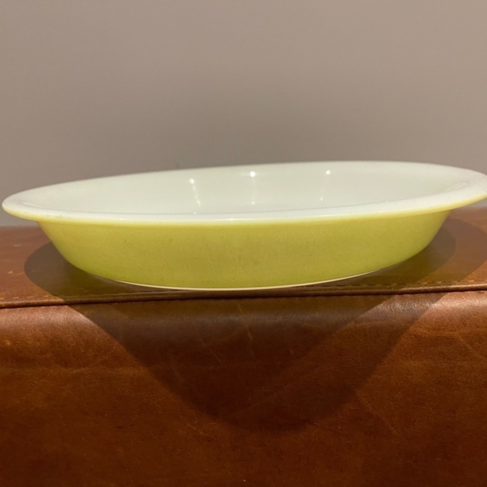 Vintage lime green Pyrex pie plate